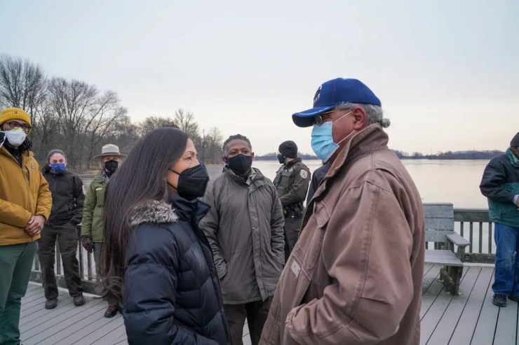 Changing Ways in the Delaware River Valley ~ Hakesena Sipu Pahseyunk